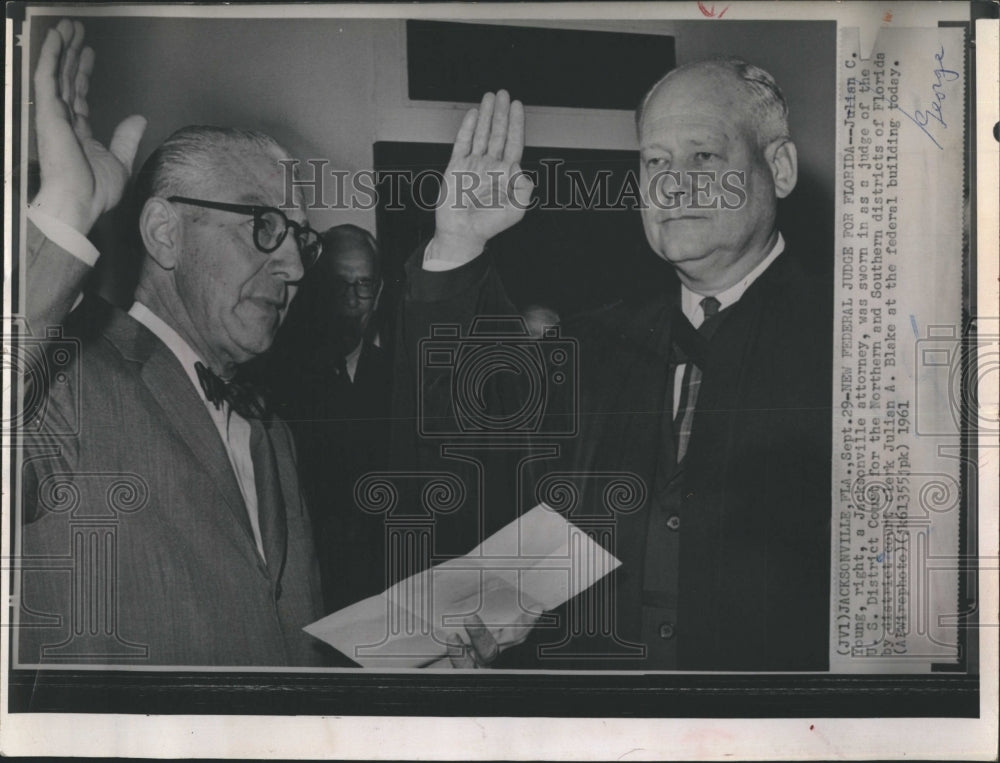 1961 Press Photo Federal Judge Julian C Young being Sworn in in Jacksonville FL - Historic Images