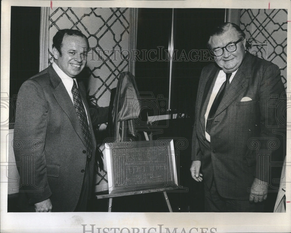 1974 Press Photo Joseph F. Yauch retired after 20 yr s in Times Publishing - Historic Images