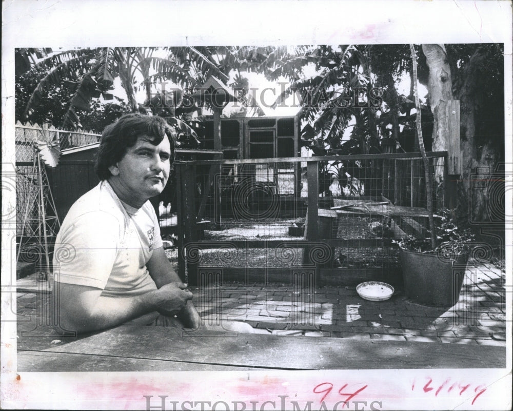 1982 Press Photo Vernon Yates, Founder, Wildlife Rescue Service - Historic Images