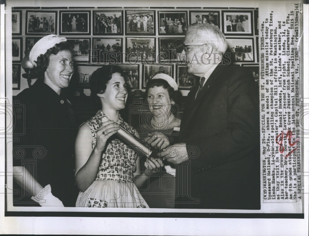 1951 PressPhoto Sen Spessard Holland awarded Linda Hawkes - RSH08741 - Historic Images