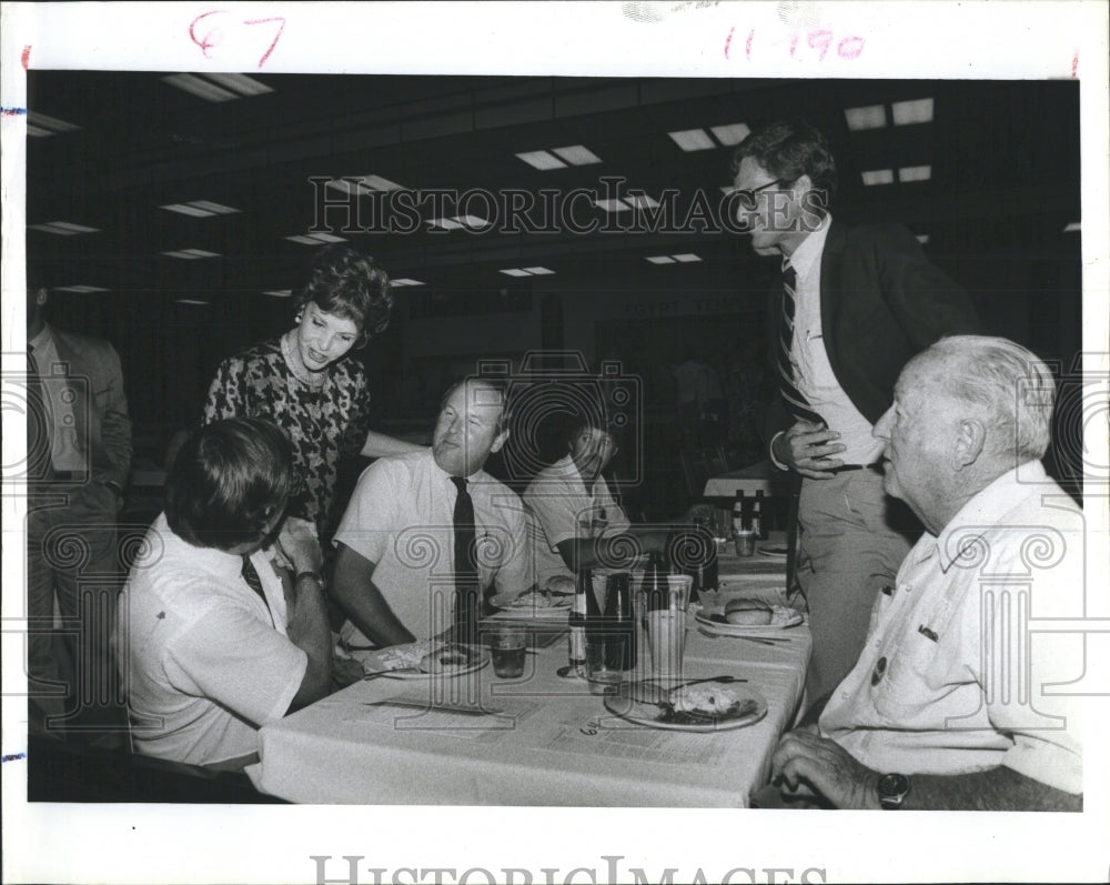 1986 Press Photo Paula Hawkins Campaign for U.S. senato. - Historic Images