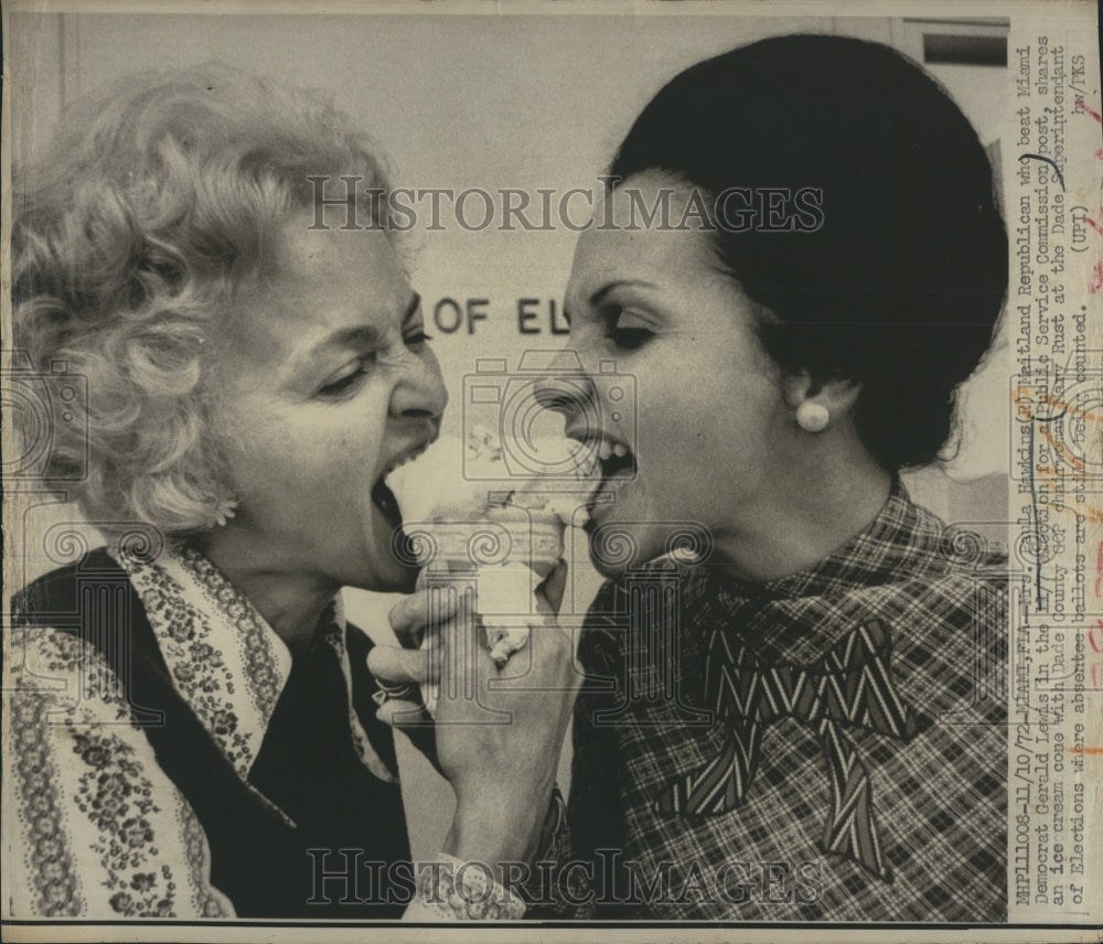 1972 Press Photo Paula Hawkins (R-FL) shares a cone with Mary Rust Dade Co. GOP - Historic Images