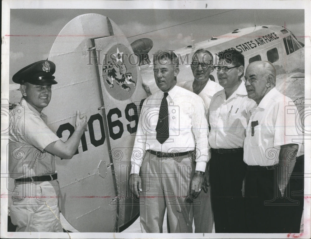 1956 Press Photo Flying Tiger Aircraft and Official of Pinellas Intl. Airport. - Historic Images