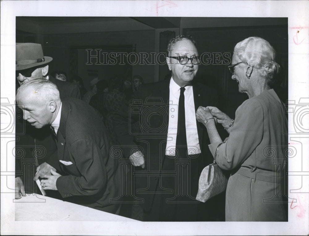 1983 Press Photo Troy Hayes Real Estate - Historic Images