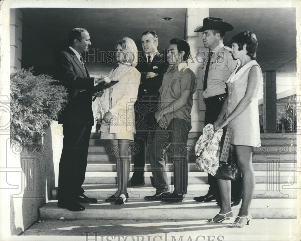 1971 Press Photo Louis Harris - Historic Images