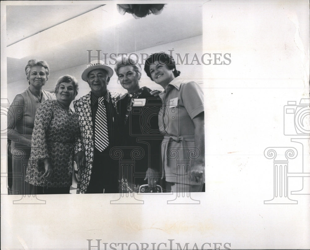 1974 Press Photo Singer Harry Harris and Lady club. - RSH08955 - Historic Images