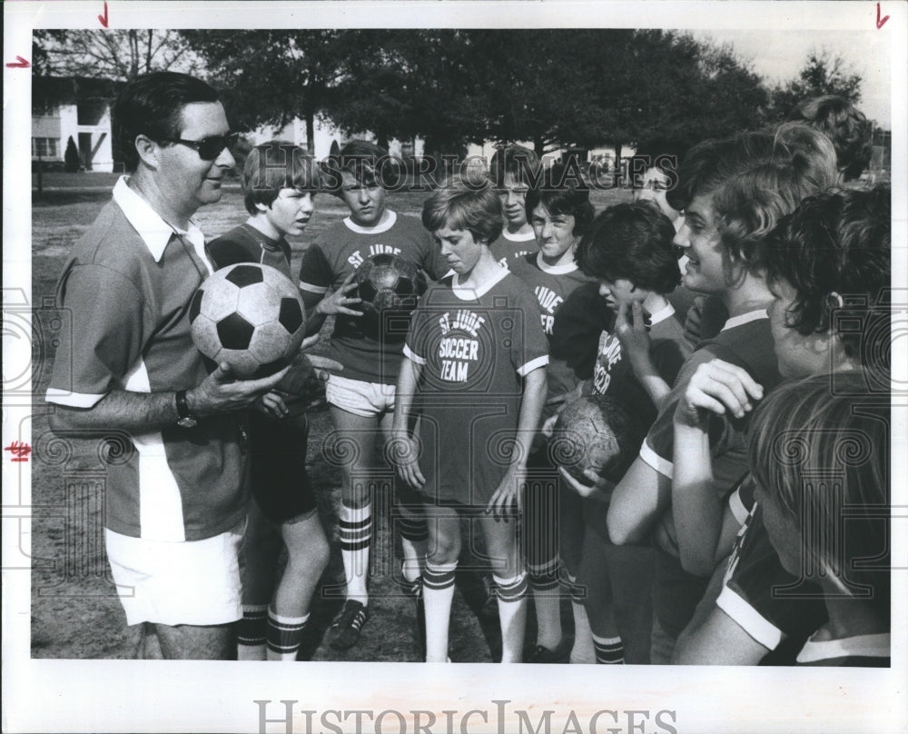 1976 Press Photo Soccer Coach Father Devine - RSH09011 - Historic Images