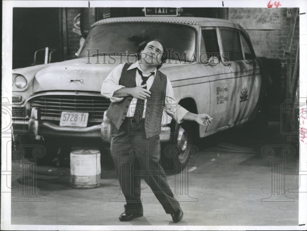 Press Photo Danny DeVito in "Taxi" - RSH09047 - Historic Images