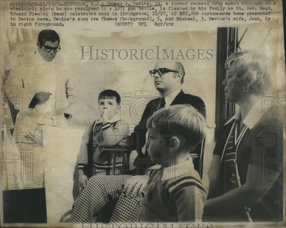 1974 Press Photo Thomas Devine With Family and Priest in Livingroom - RSH09051 - Historic Images