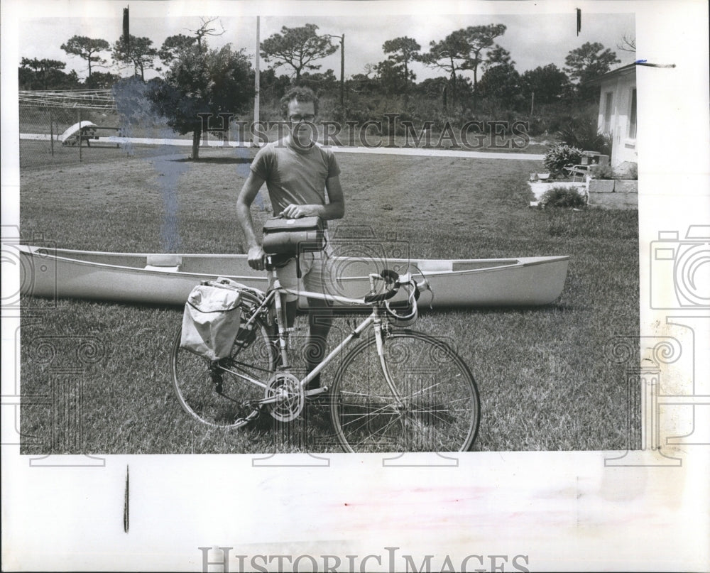 1980 Press Photo Richard Devine After Long Hike in the Ocala National Forest - Historic Images