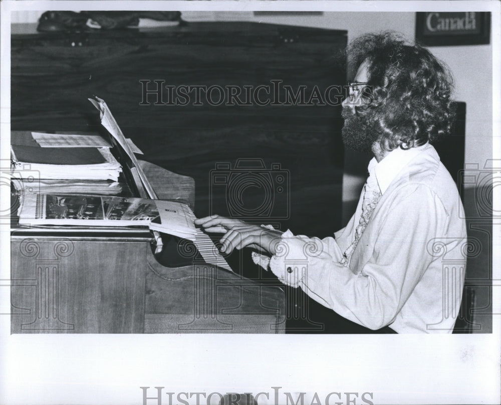 1981 Press Photo Paul Dewalt Musician - Historic Images