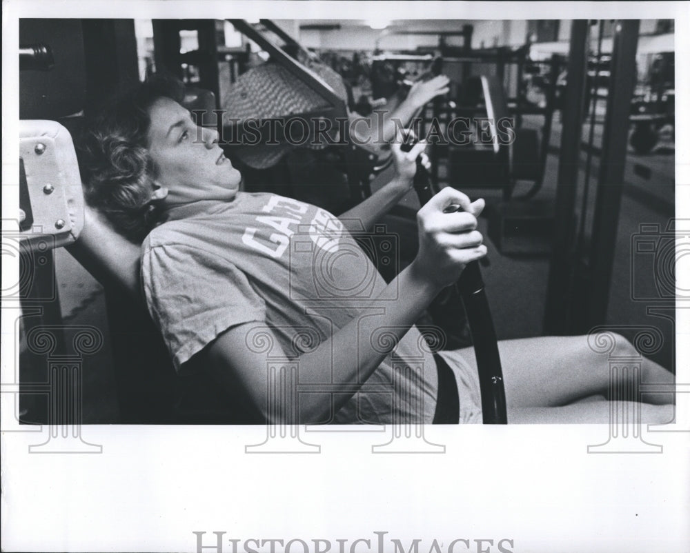 1981 Press Photo St. Petersburg Florida Girl Woman Gym Workout Muscles - Historic Images