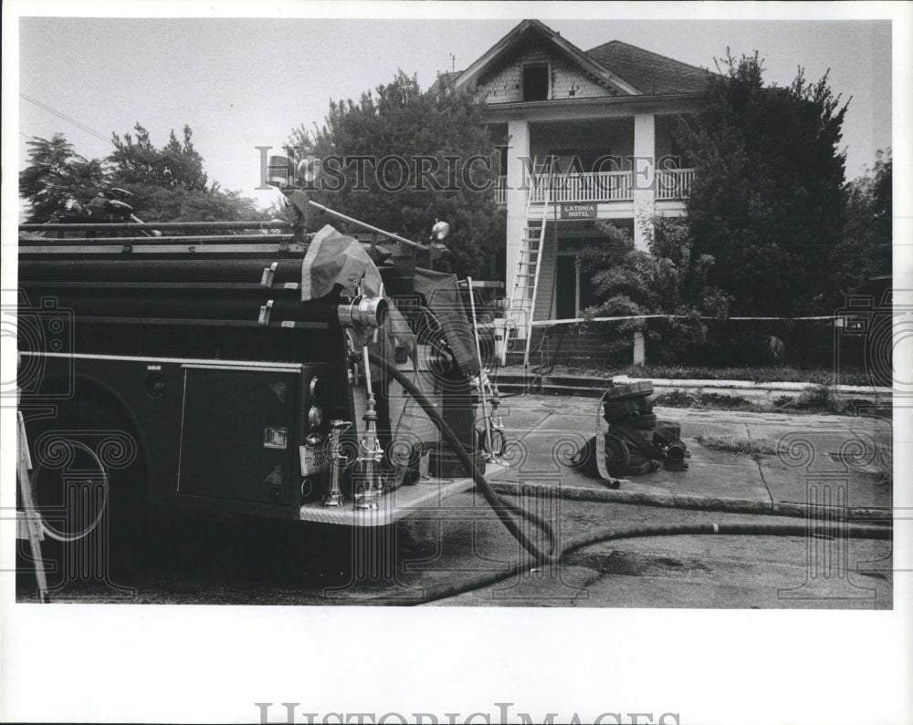 1984 Press Photo A fire at the hotel at 135 2nd Avenue N - RSH09151 - Historic Images