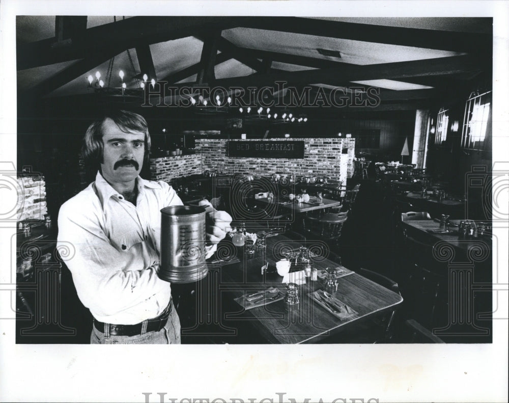 Press Photo Pewter Mug Restaurant - Historic Images