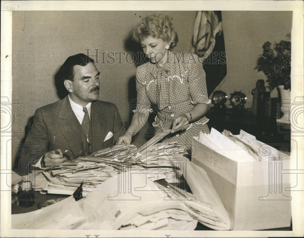 1944 Press Photo Governor Thomas Dewey & Secretary - Historic Images