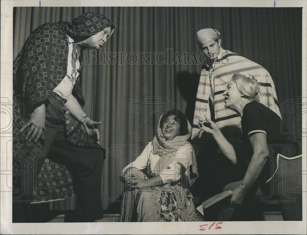 1965 Press Photo Drama Florida Pres College - Historic Images