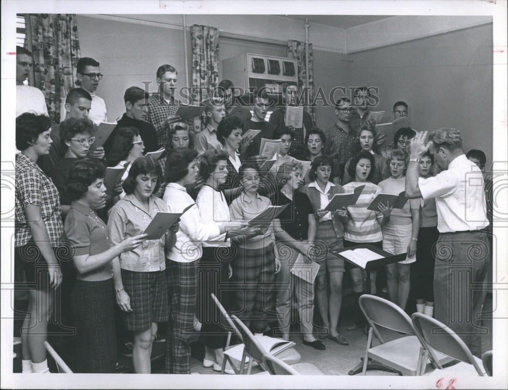 1960 Press Photo Florida Presbyterian College Choir in Practice - Historic Images