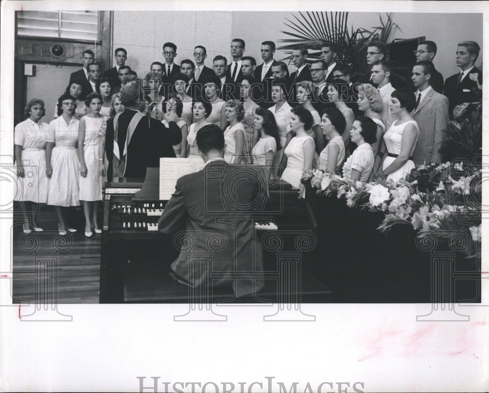 1969 Press Photo Florida Presbyterian College Founding Freshman Chorus Director - Historic Images