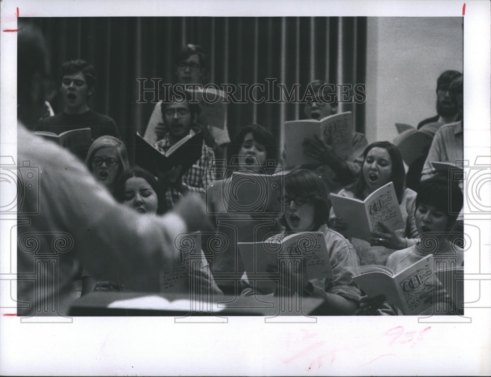 1969 Press Photo Florida Presbyterian College Choir Director William Walters - Historic Images