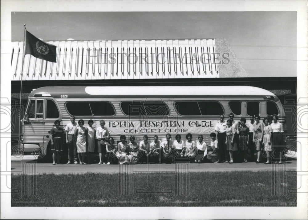 1964 Press Photo Florida Presbyterian College Concert Choir Tour Bus Eckerd - Historic Images