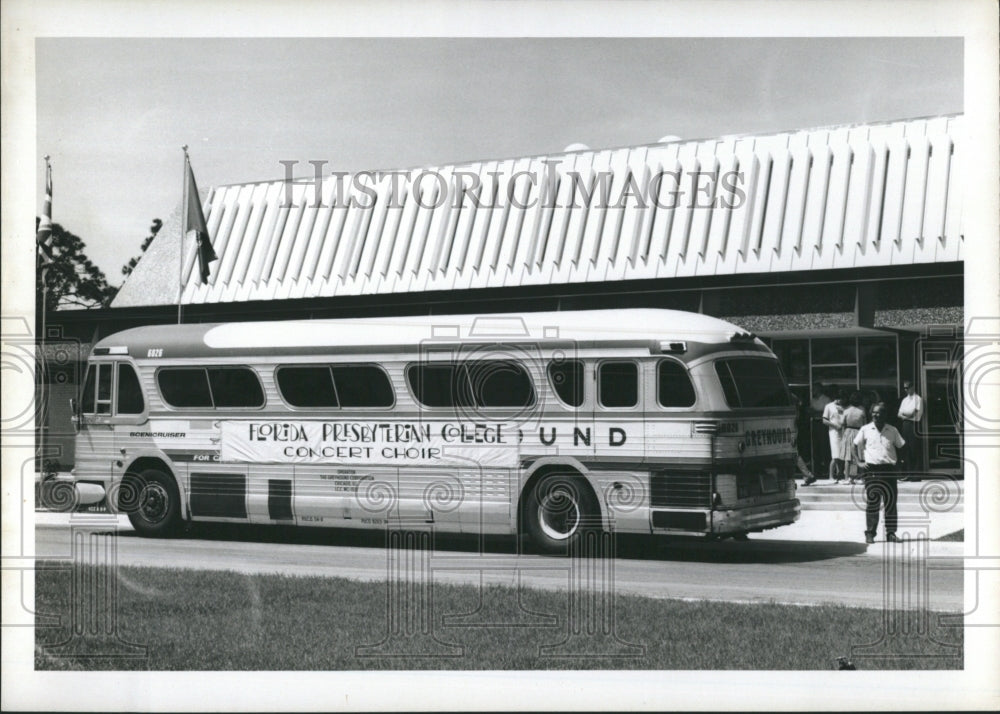 1964 Press Photo Florida Presbyterian College Choir Tour Bus Eckerd - Historic Images