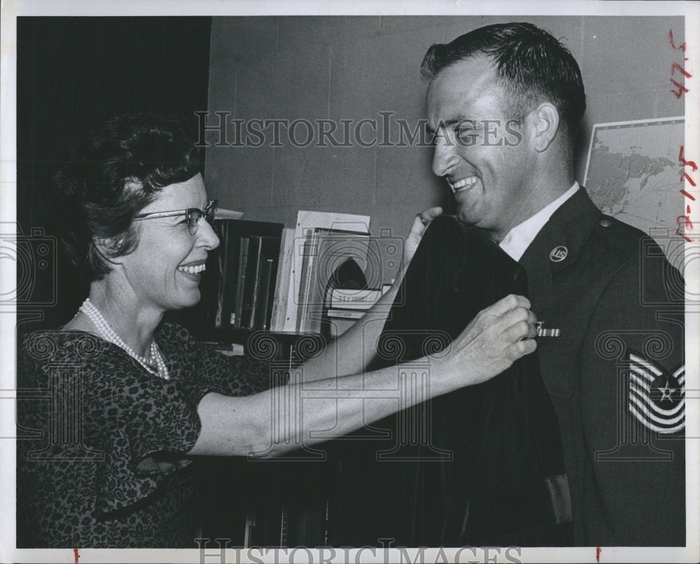 1967 Press Photo Florida State University Graduation Sargent John Aaron Moore - Historic Images