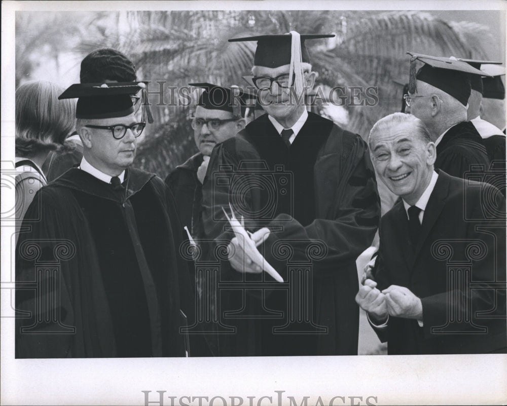 1967 Press Photo Florida Presbyterian College Graduation Eckerd - Historic Images