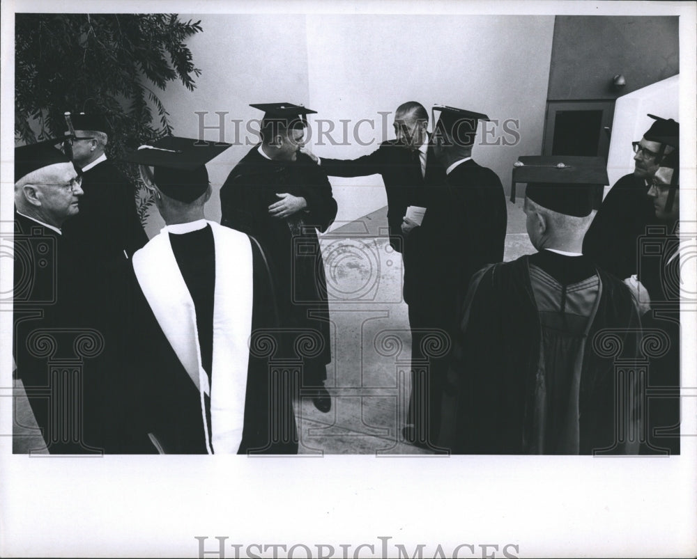 1967 Press Photo Florida Presbyterian College Graduation Eckerd - Historic Images