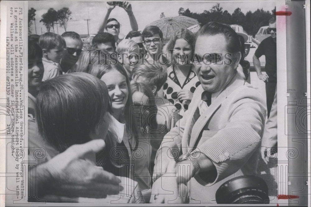 Press Photo George Wallace meets supporters at Jacksonville Airport - RSH09451 - Historic Images