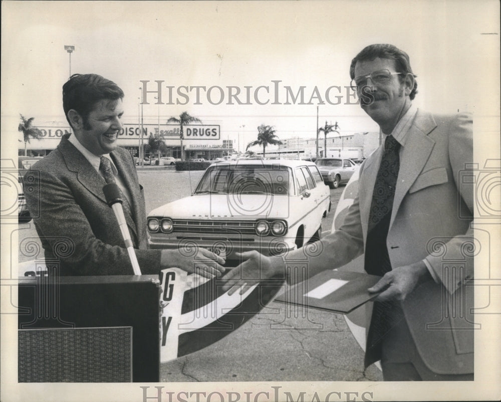 1973 Press Photo Consumer Writer Harry Haigley Receives Award - RSH09505 - Historic Images