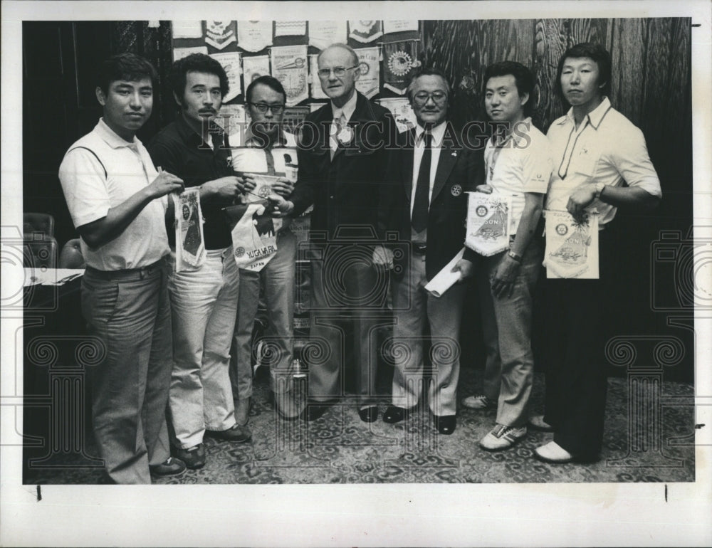 1980 Press Photo Japanese businessmen visit the Hudson Rotary Club in an exchang - Historic Images