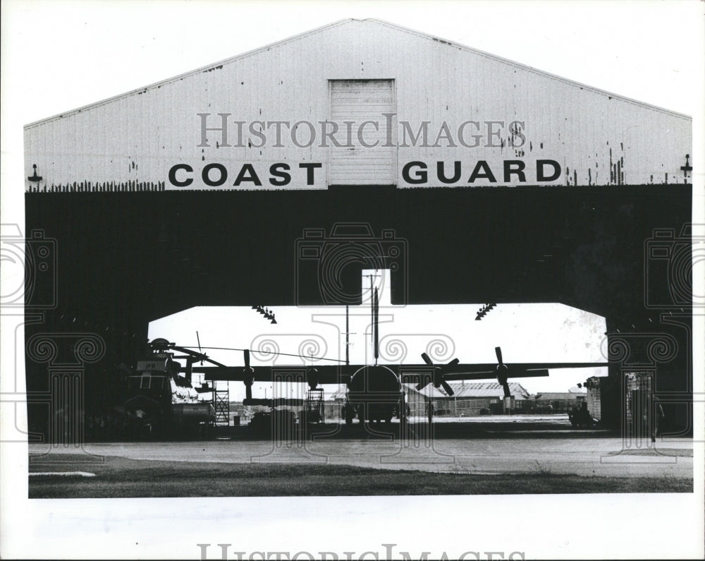 1981 Press Photo Coast Guard plane hangar - Historic Images