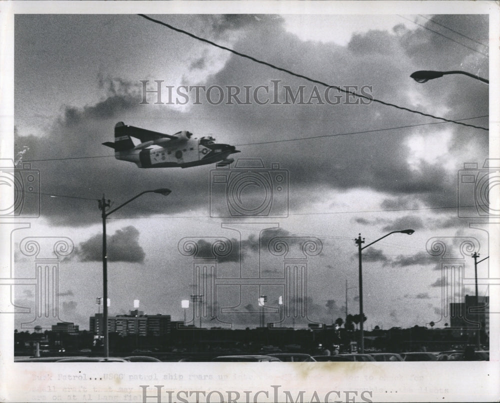 1969 Press Photo Coast Guard plane coming in for a landing - Historic Images