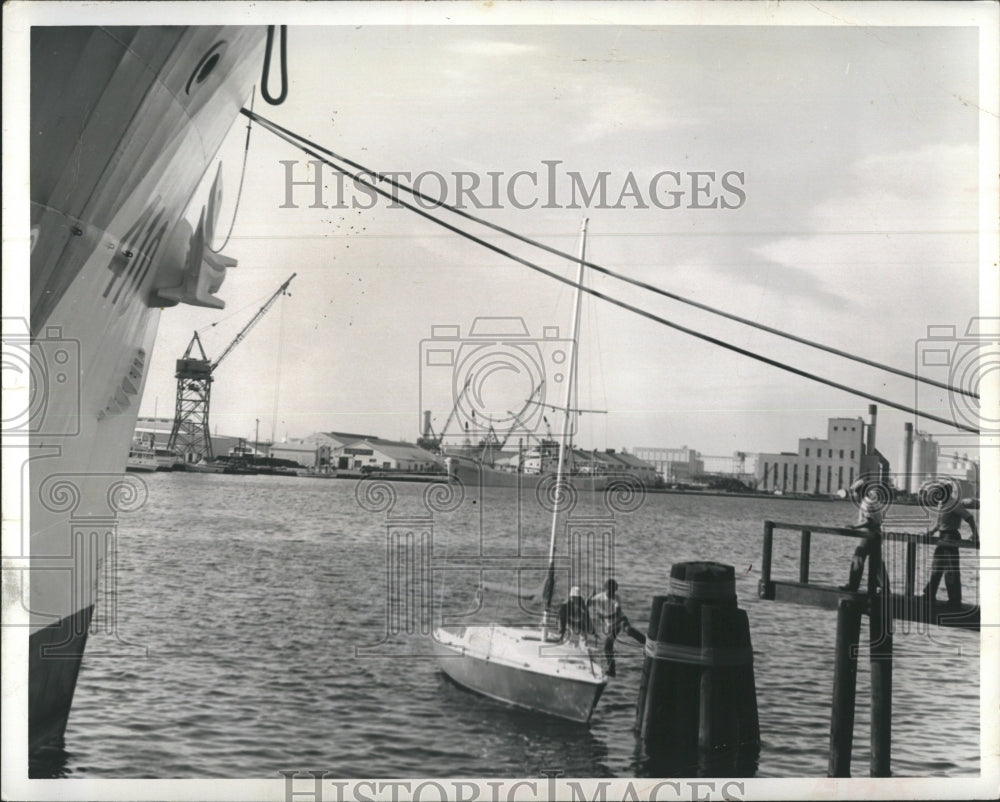 Press Photo The Red Baron finally makes it to dock as the Coast Guard stand by - Historic Images