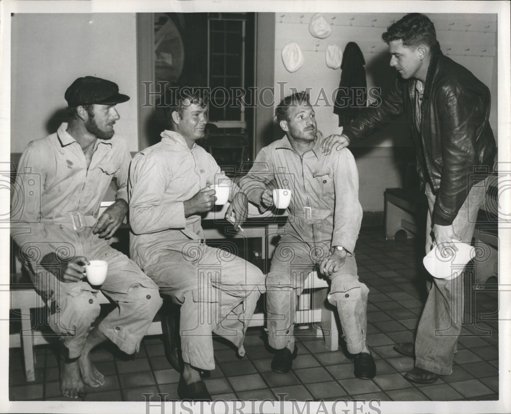 1955 Press Photo Larry Coleman And Skipper Ester Lee Taylor Rescued By Coast Grd - Historic Images