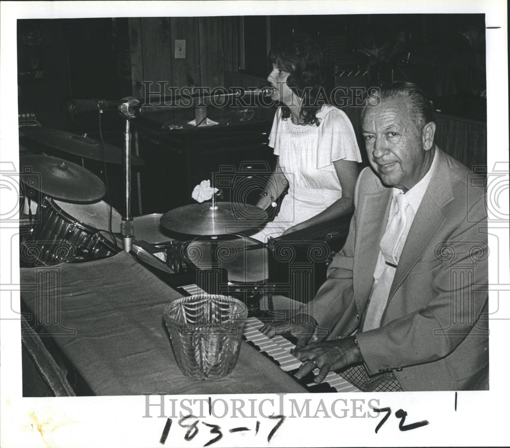 1980 Press Photo Bill And Judie Horn Entertain At Country Inn Performance - Historic Images