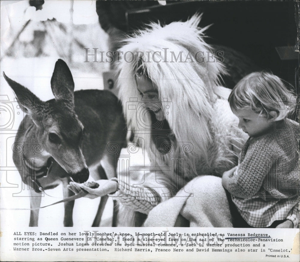 Press Photo Vanessa Redgrave Actress Camelot deeding fawn on set - Historic Images