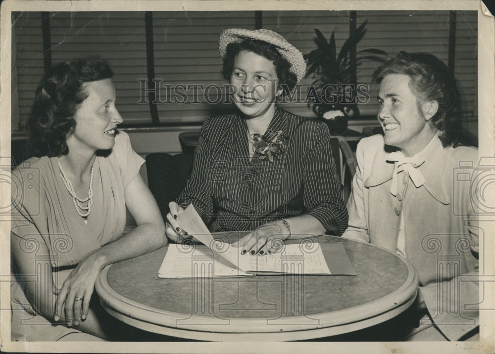 1949 Press Photo Mrs Ed Winville/Mrs JB Livingston/Mrs Paul Pennegram Socialites - Historic Images