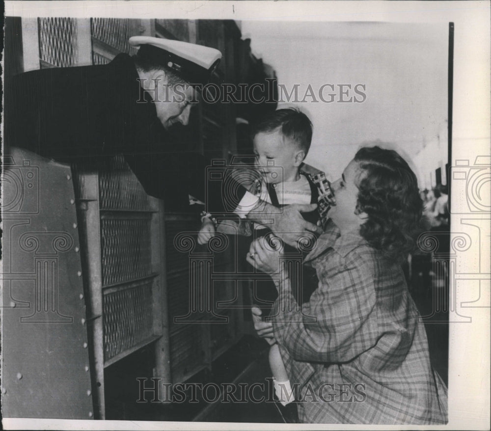 1953 Press Photo Chief Hospitalman William L Bowers son William Chalres wife - Historic Images