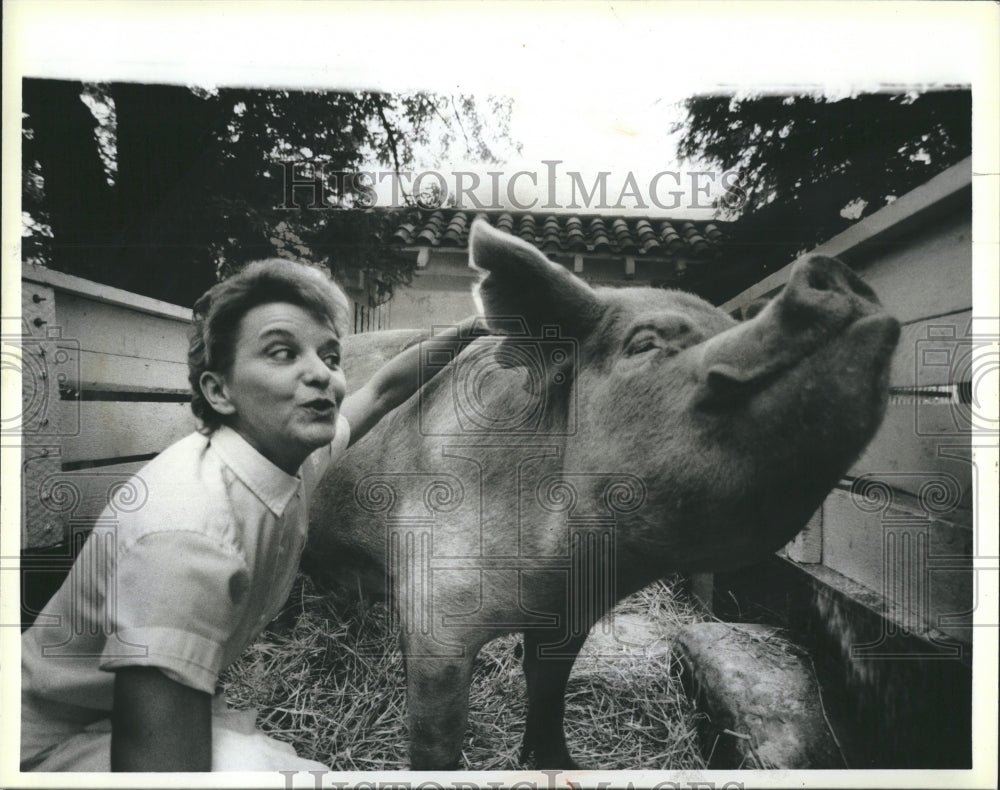 1985 Press Photo Donna-Mae Litwiler pig calls Pigasus - RSH10123 - Historic Images