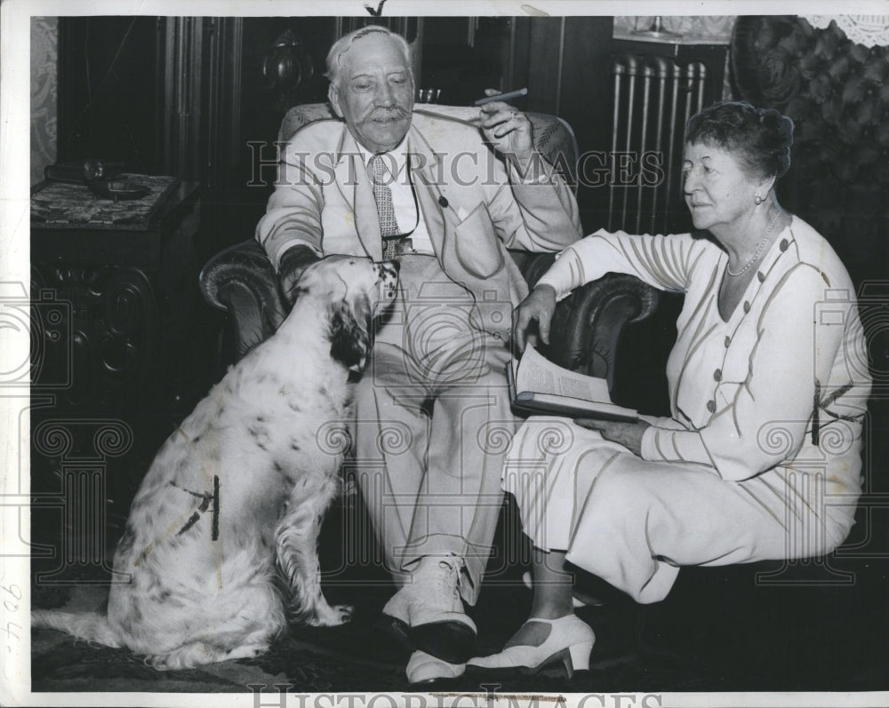 1935 Press Photo Mr.and Mrs. Oakman &amp; dog,mitzie. - Historic Images