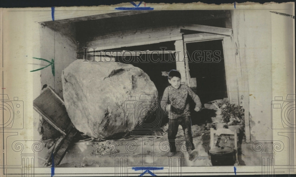 1971 Press Photo Chile Earthquake La Ligua Boulder - RSH10339 - Historic Images