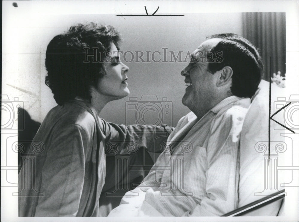 1983 Press Photo Actress Ali MacDraw & Alan King In Just Tell Me What You Want - Historic Images