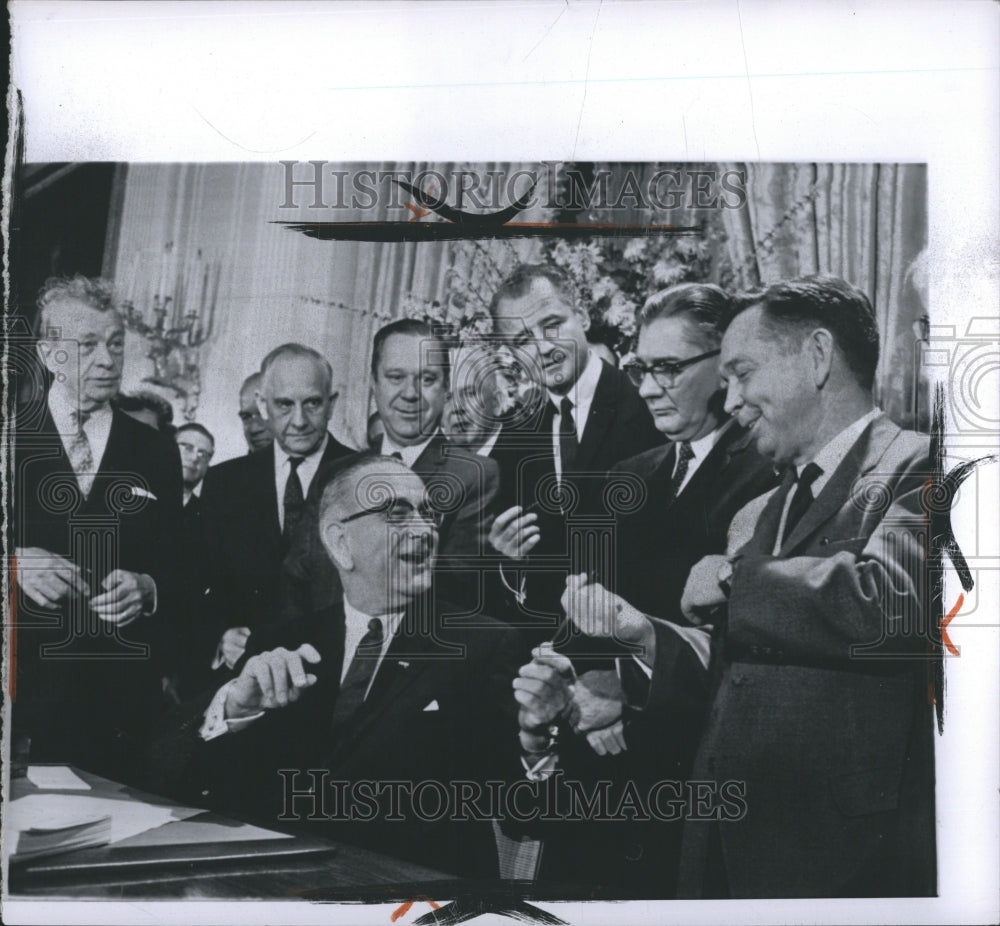 1964 Press Photo President Lyndon B. Johnson Signing Bills - Historic Images