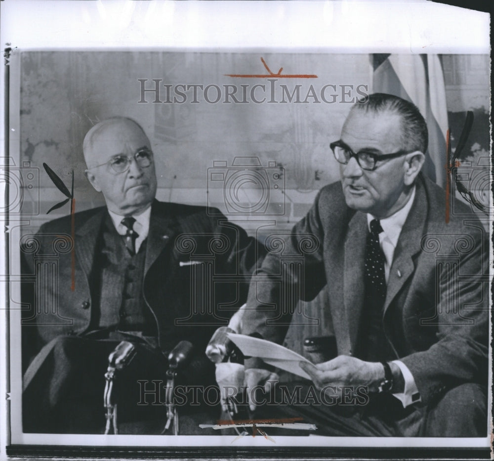 1961 Press Photo Ex-Pres. Truman President Lyndon B. Johnson Talk World Problems - Historic Images