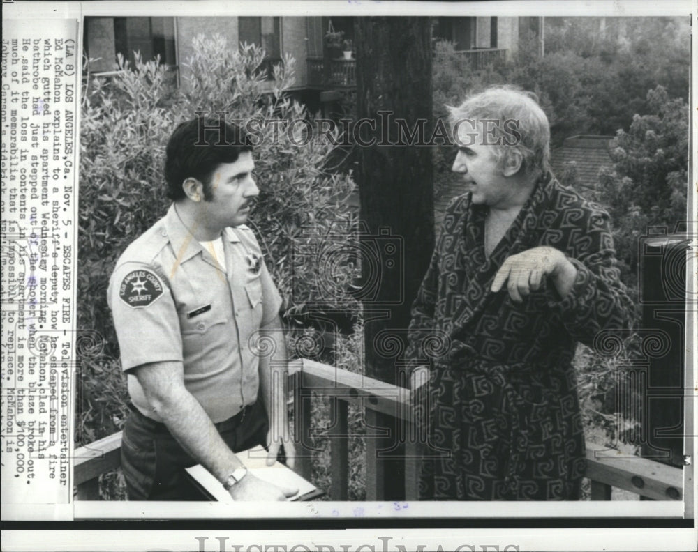 1975 Press Photo Ed McMahon Talks To Police After His Apartment Caught On Fire - Historic Images