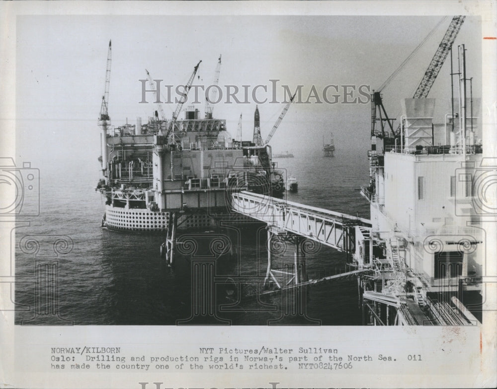 1976 Press Photo Off Shore Oil Drilling And Production Rigs In Norway - Historic Images