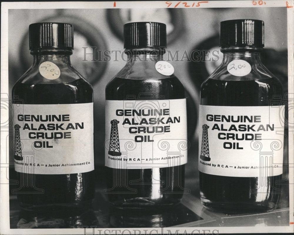 1974 Press Photo Bottled Alaskan Crude Oil - Historic Images