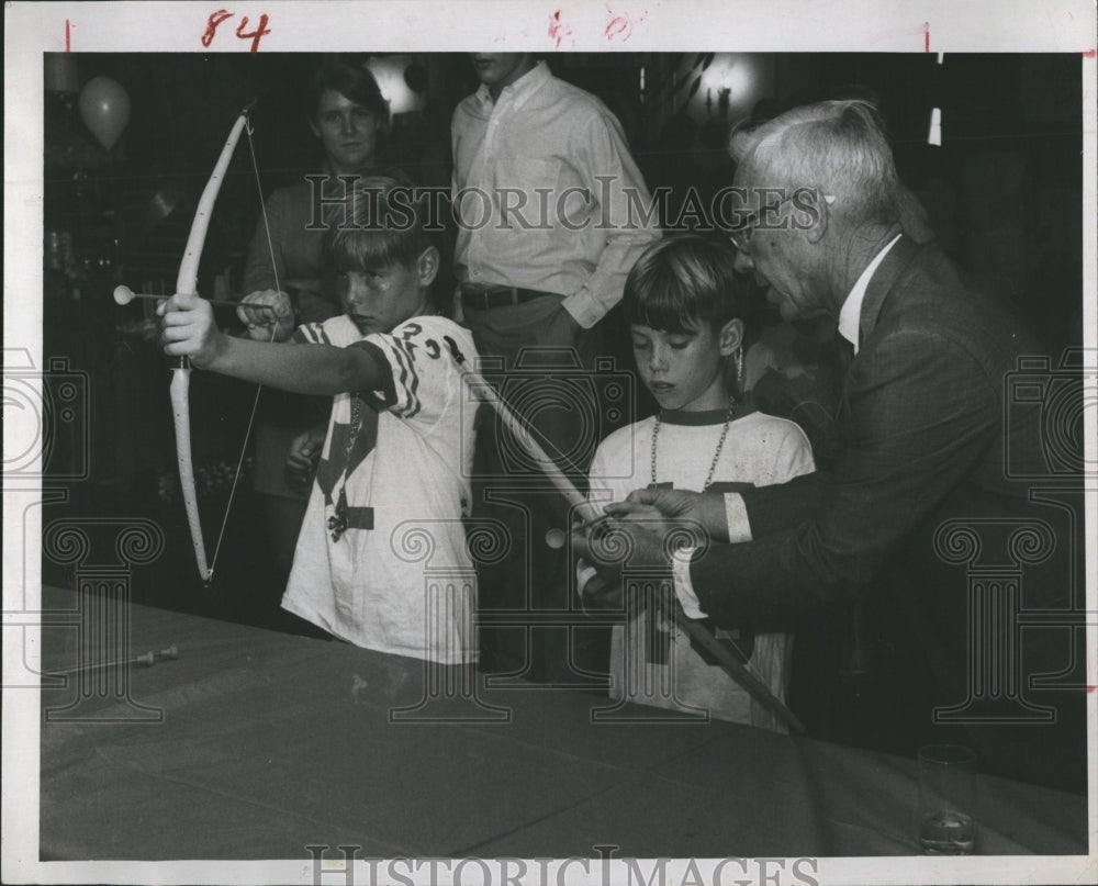 1968 Press Photo Carnival brightens Florida Nursing Home - Historic Images