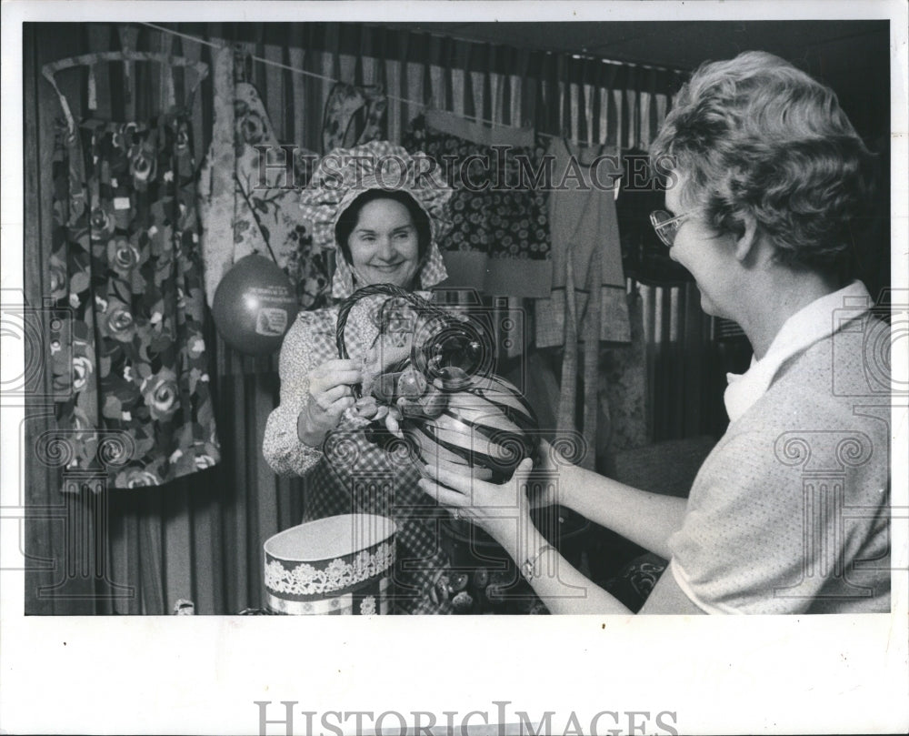 1974 Press Photo A Country Fair Drew the Crowds to St. Thomas Church Fair - Historic Images